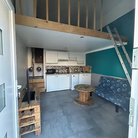 Mezzanine Au Pied Des Montagnes דירה